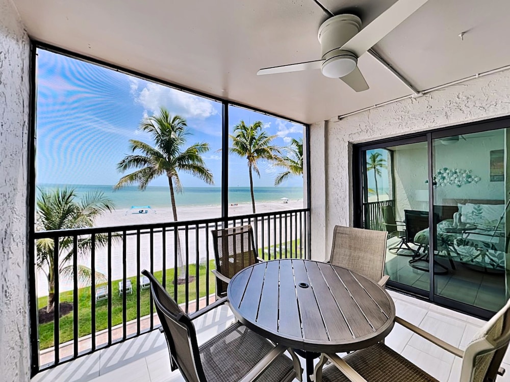 Seaside 2 by Distinctive Beach Rentals