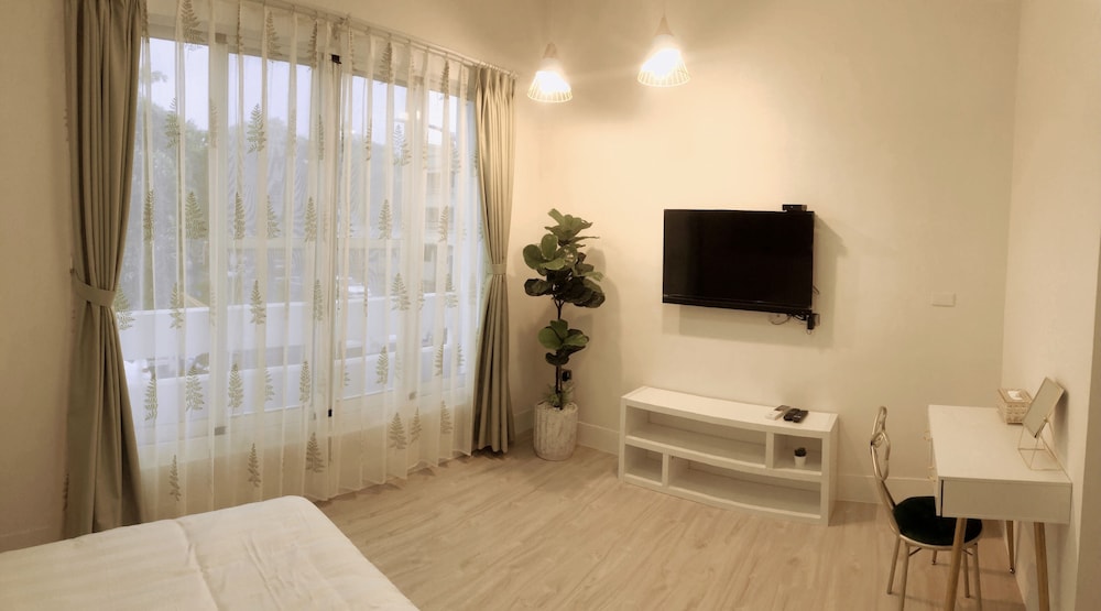 6 person single house view 2