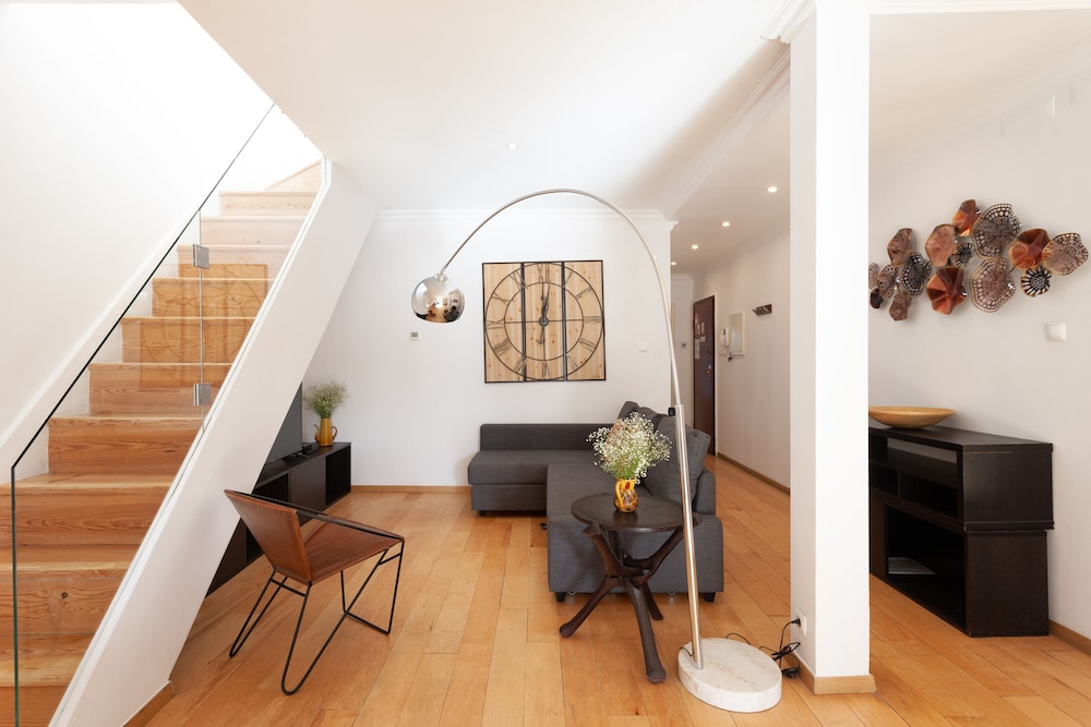 Liberty Penthouse Three-Bedroom Apartment - by LU Holidays