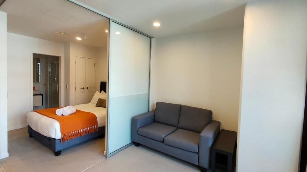 Near Sky Tower Cozy 1B Apt Close to Port