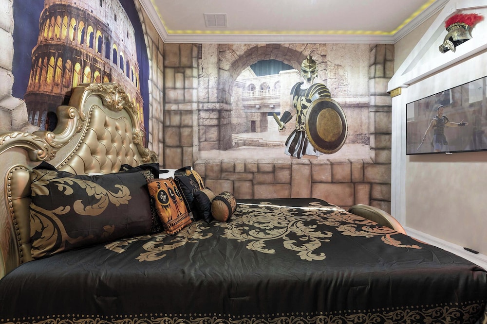 Luxury Mansion w Pool Sleeps 60