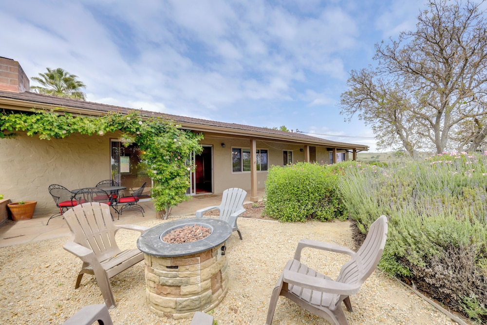 Near Eats & Wineries: Paso Robles Home w/ Patio!