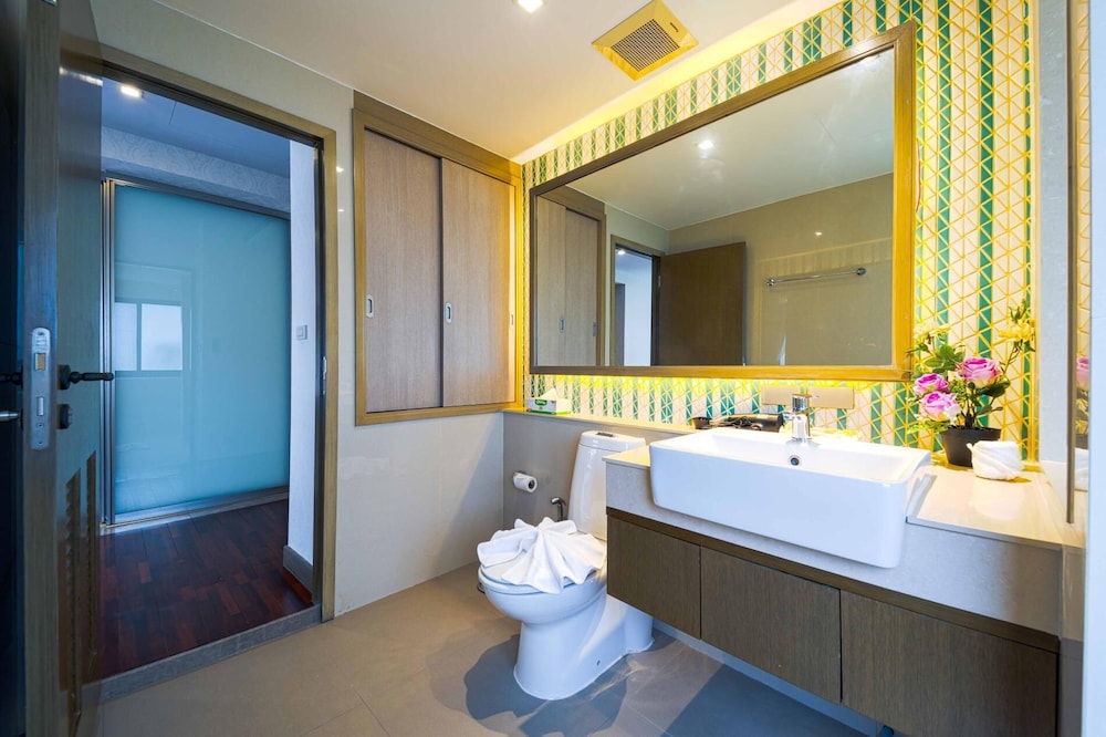 4 Bed Beachfront Condo SP43