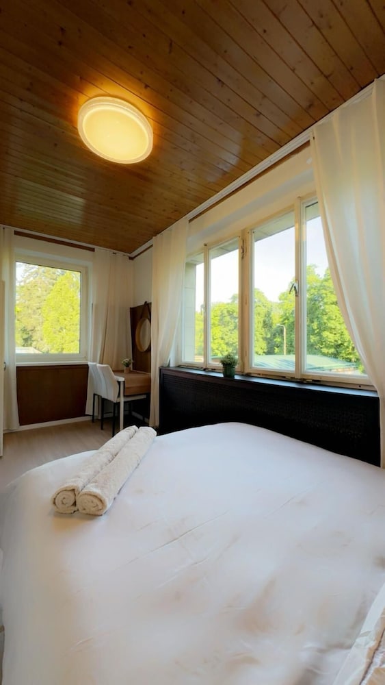 Cozy Garden Villa near Danube For 16P