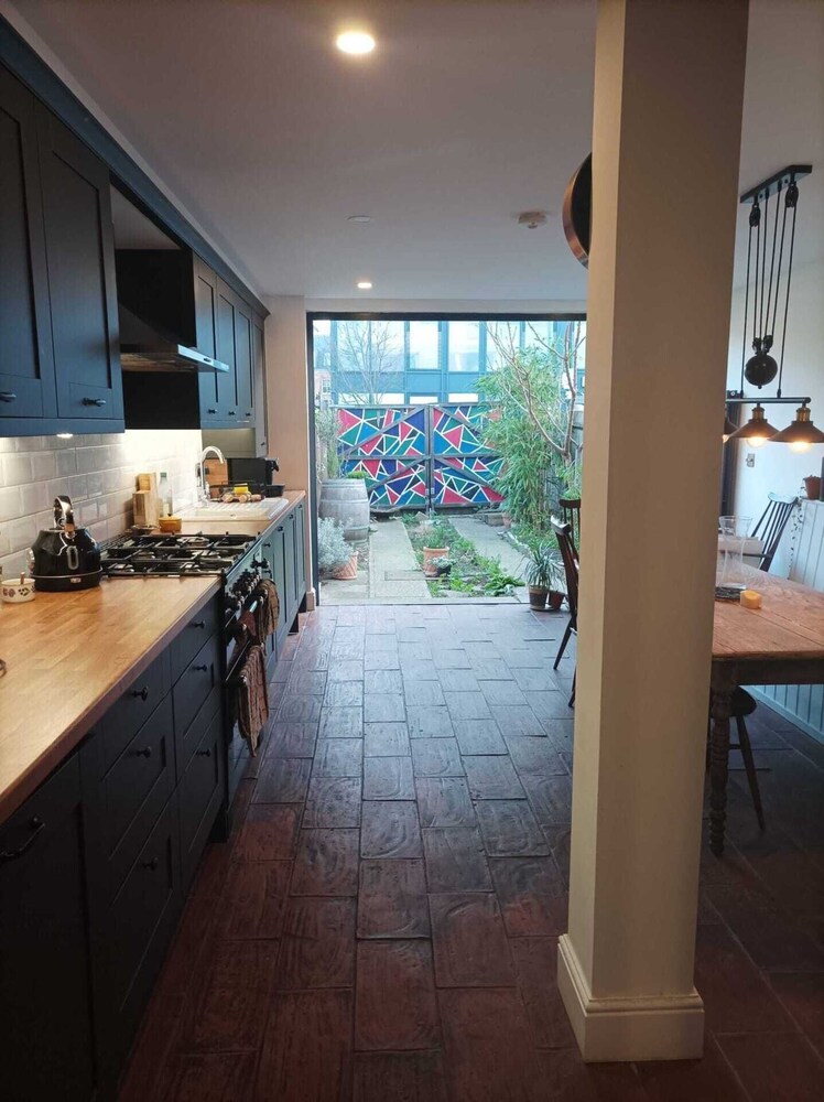Colourful & Modern 3BD House - Shoreditch