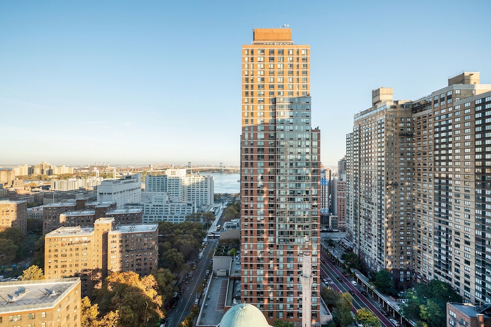 Luxury 2 Bed 2 Bath Unit in Prime Location of NYC