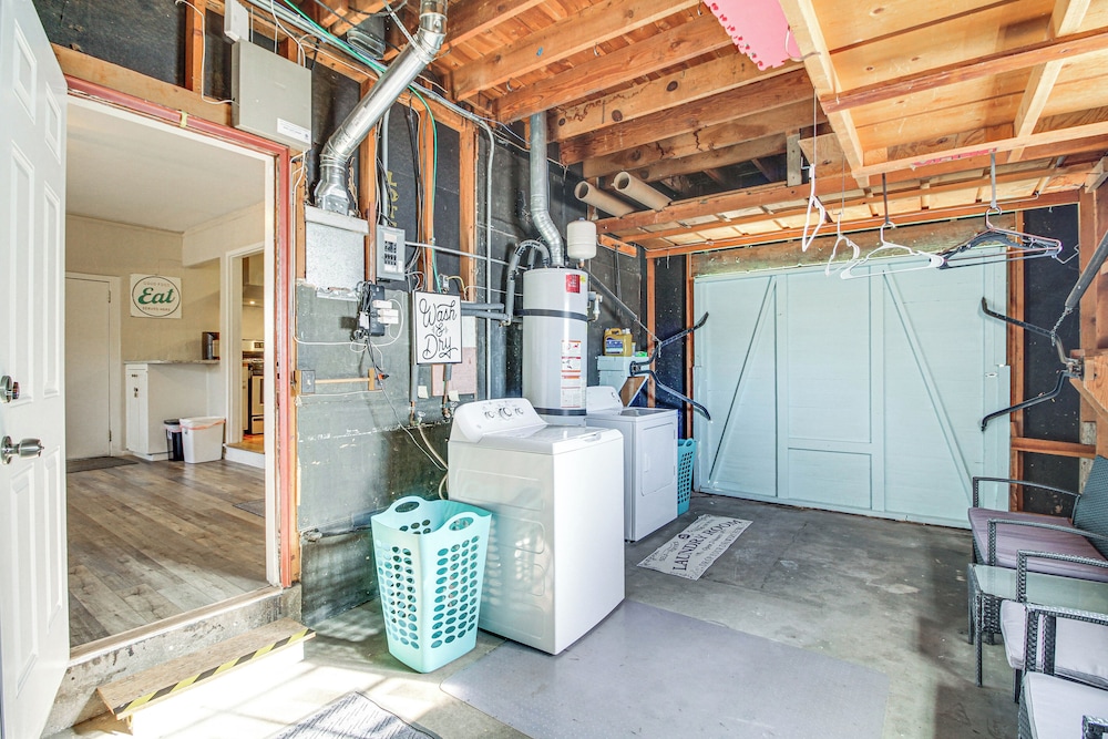 Dog-friendly Albuquerque Home: 1 Mi to U of NM! view 2