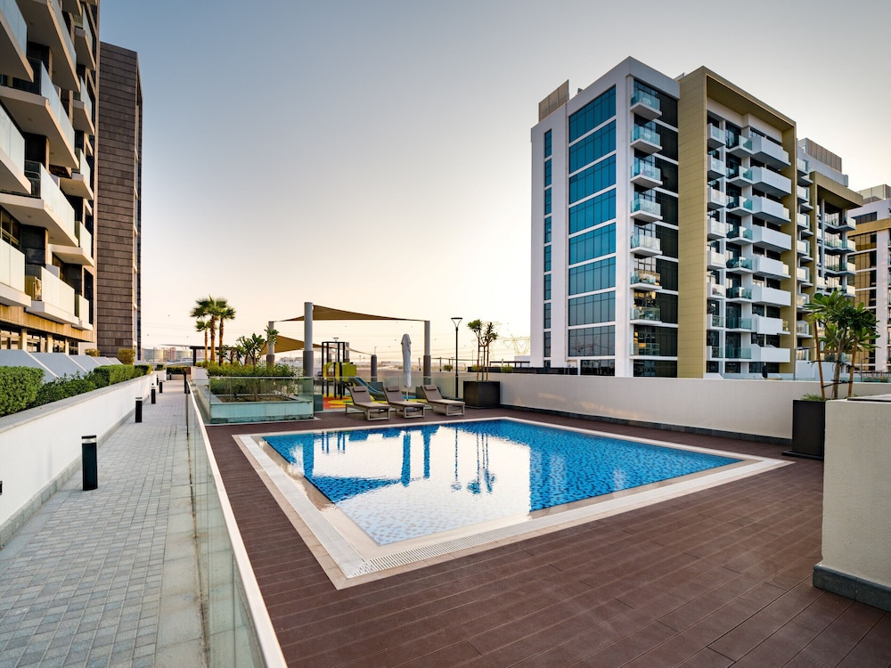 Easygo- STU in Lavish com Azizi Riv9,08