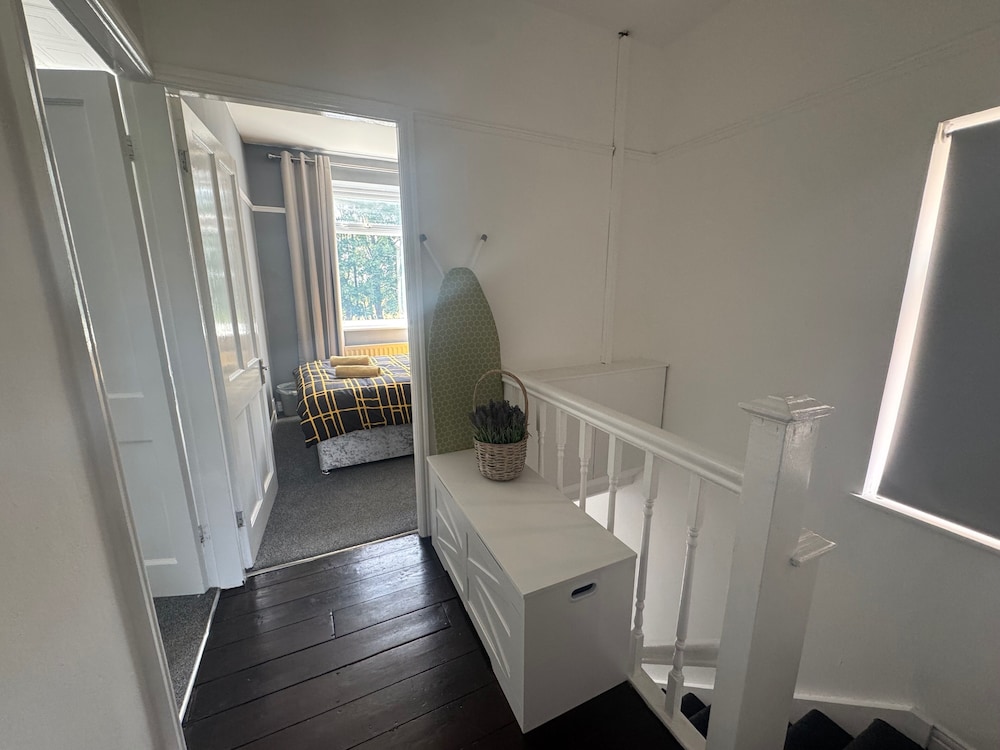 9 Guests - Free Parking - Cozy 3 Bedrooms