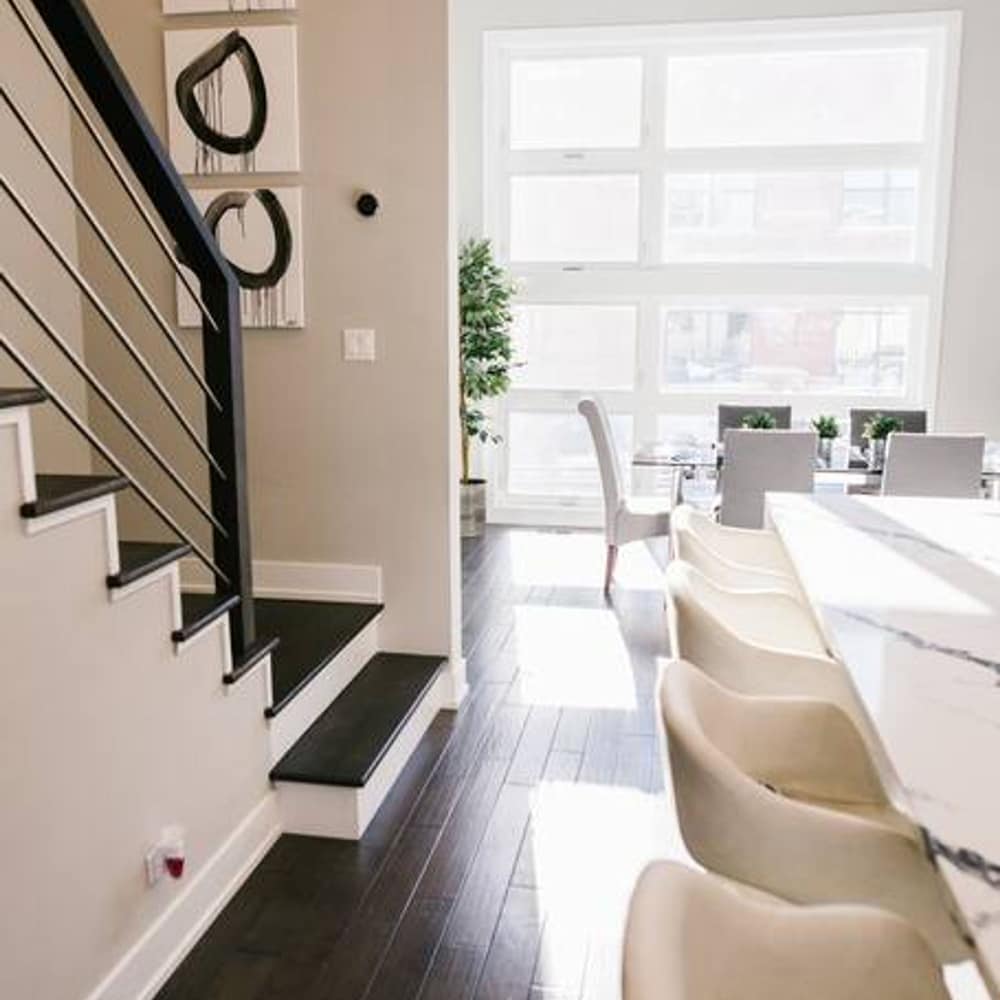 Magnificent NEW Home w 8 Beds Free Parking