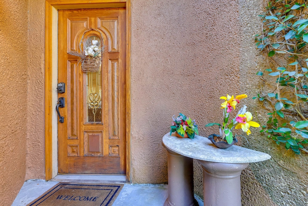 Serene St Augustine Townhome: Walk to Beach!