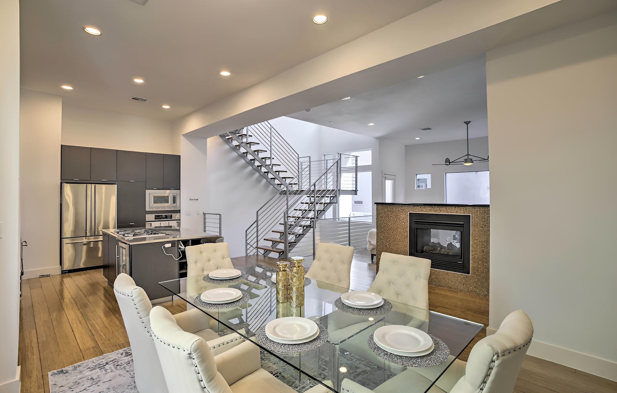 Central Houston Townhome ~ 1 Mi to Downtown! view 4