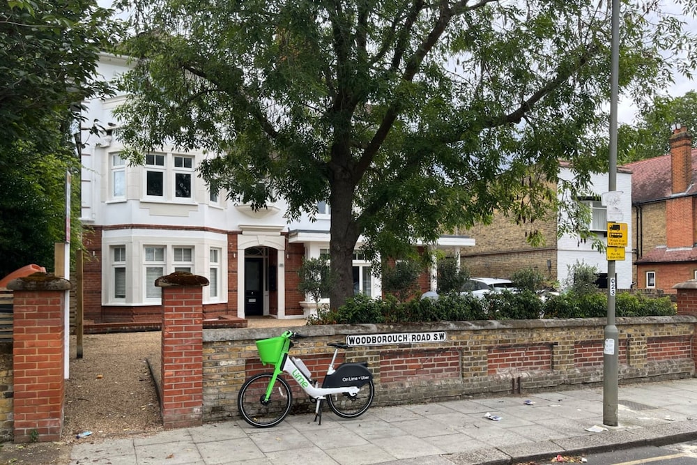 The Putney Sanctum - Beckoning 2bdr Flat With Balcony