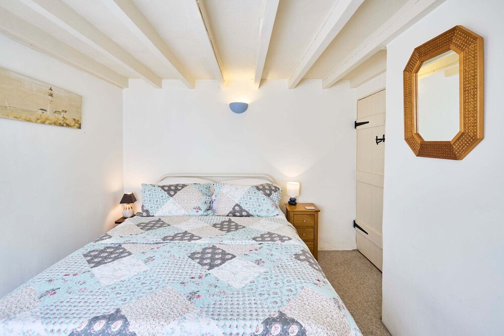 Host Stay Pebble Cottage