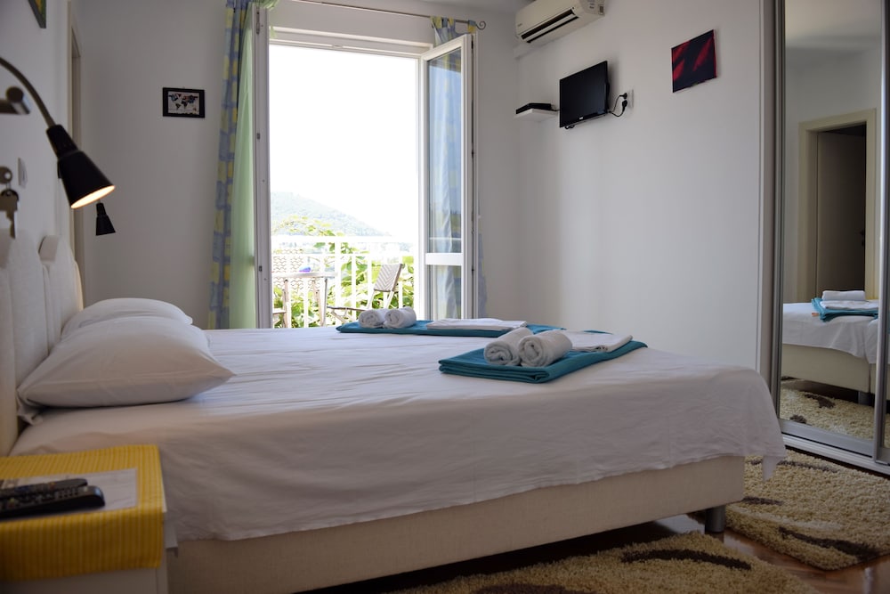 Jele Rooms