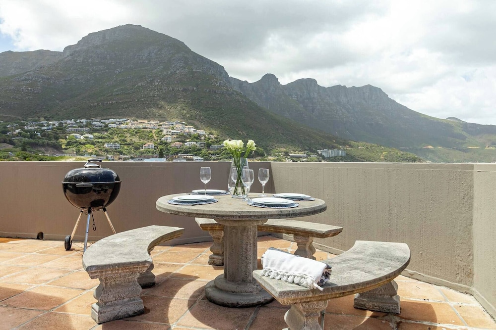 Beachfront Villa Sea Breeze, Hout Bay, Cape Town