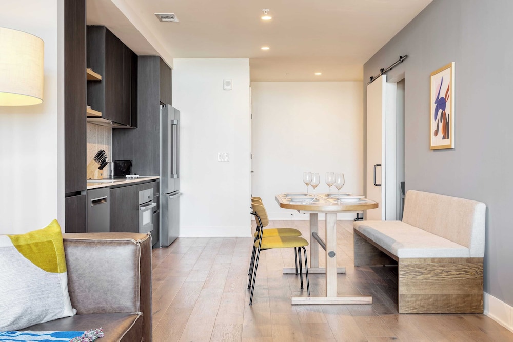 Sleeps 16 Brand New Austin High Rise w/ Rooftop Pool, Gym, Yoga Studio & More!