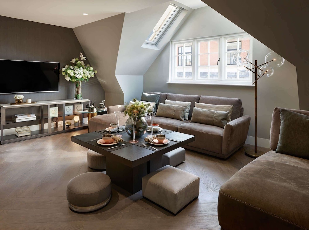 The Penthouse Pause - Soho - by Frankie Says