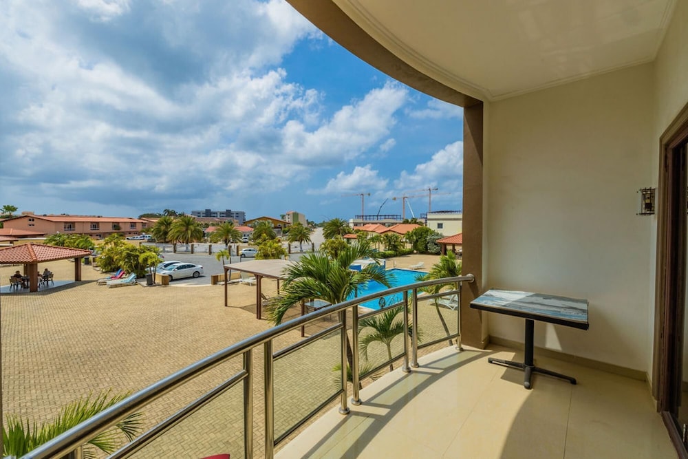 2BR 3min Walk 2 Eagle Beach Pool GYM Parking