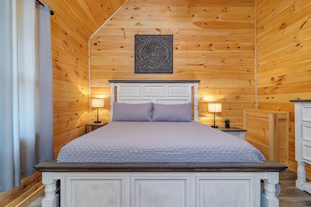 A Cabin On The Rocks - 3 Bedrooms, 3.5 Baths, Sleeps 10 3 Cabin by RedAwning view 4