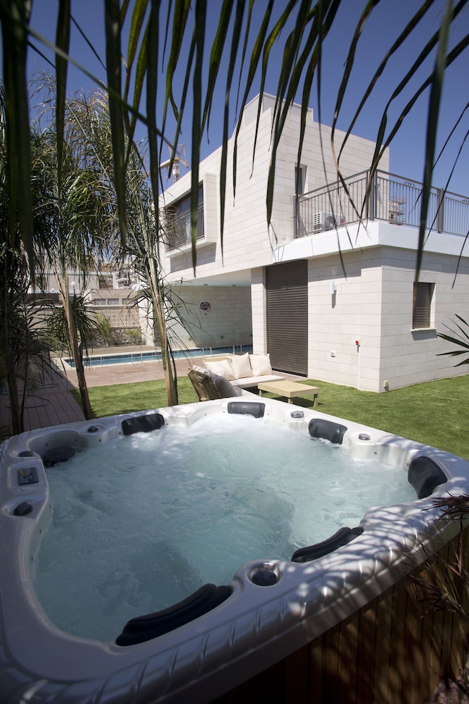 Ella Sun Eilat