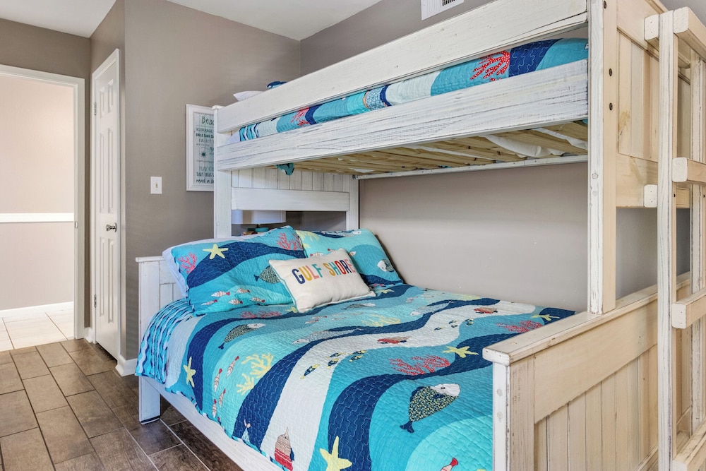 Island Sunrise by Southern Vacation Rentals