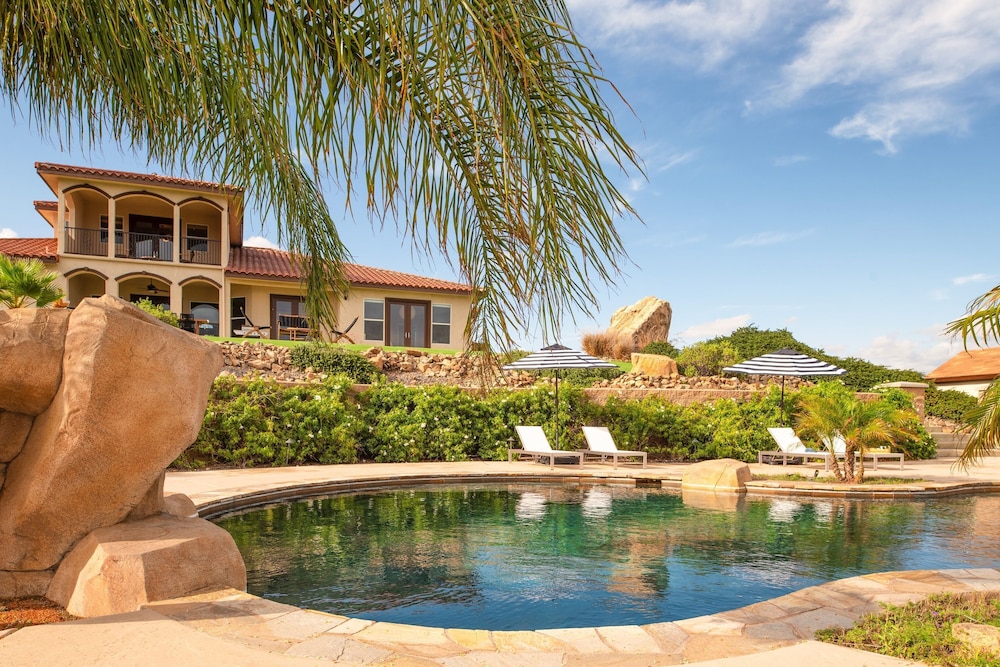 Colina by Avantstay Secluded Mountain Top Oasis w Pool Hot Tub Putting Green