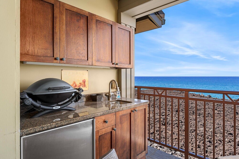 Direct Ocean Front - AC - Concierge Included - Ocean Viewing Lanai & Near Shops! -vrkcv