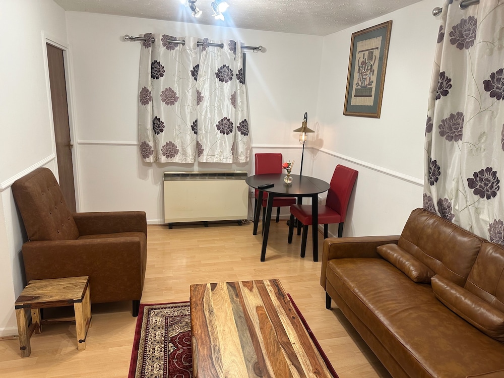 1br-sleeps2-parking-quietstay-citycentre