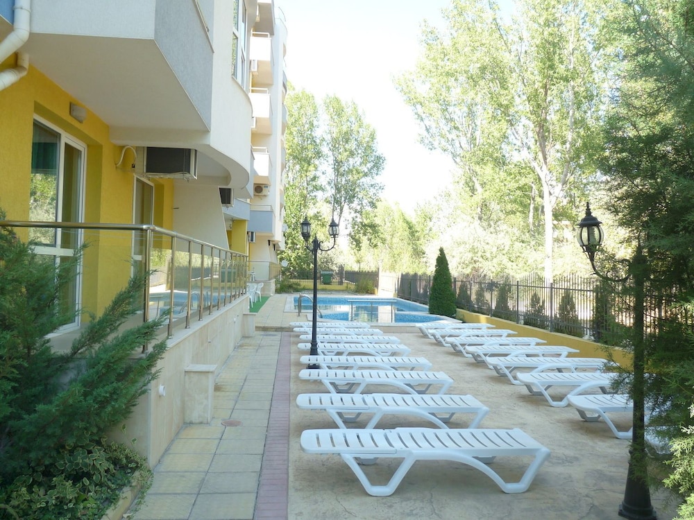 Sofia Apartments in Sunny Residence