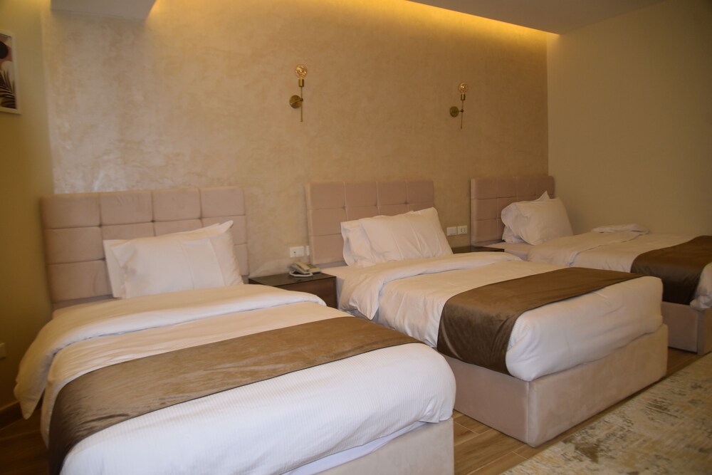 pyramids wonders hotel