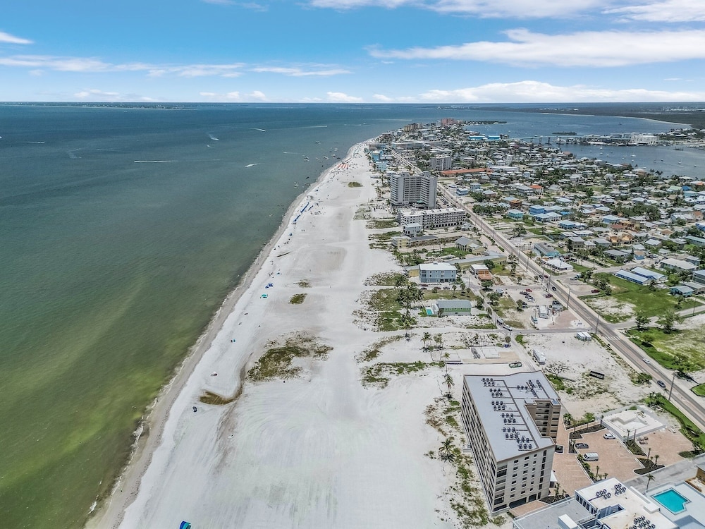 Pelican Watch 604 3 Bedroom Condo by RedAwning view 3