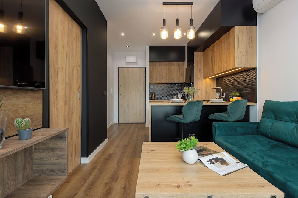 Mokotów Apartment Domaniewska by Renters view 5