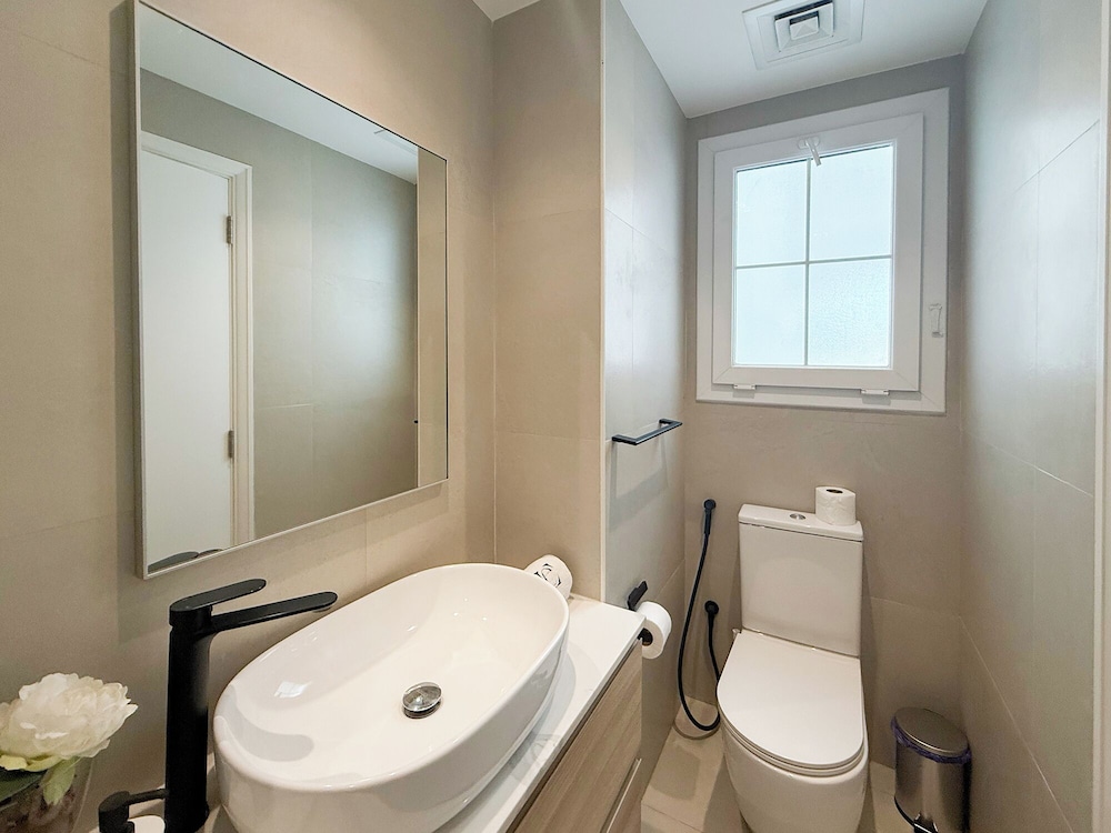 Luxury Short Term Stay 2BHK plus Maids - RANCHES