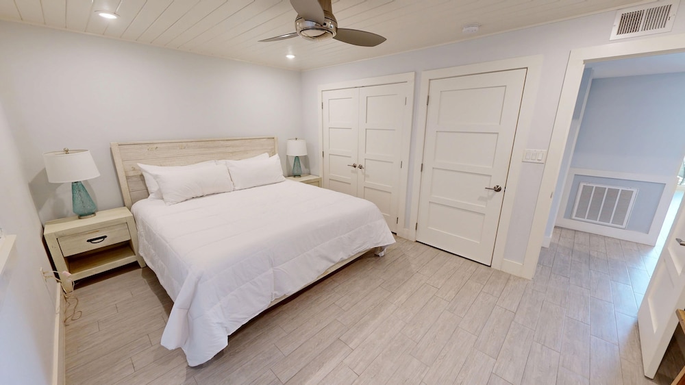 Dolphin Point 604c 2 Bedroom Condo