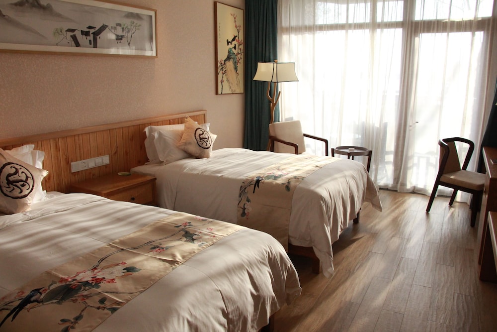 Queshan Lake Arcadia Intl Resort