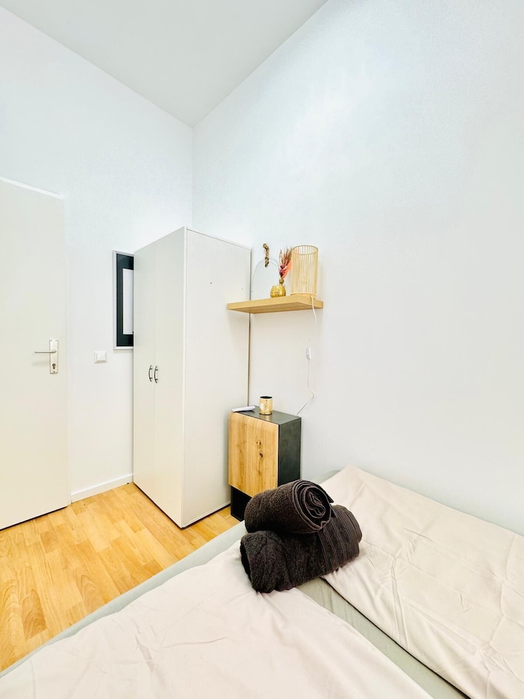 10BR Apt for Groups 8Min to Rathausplatz