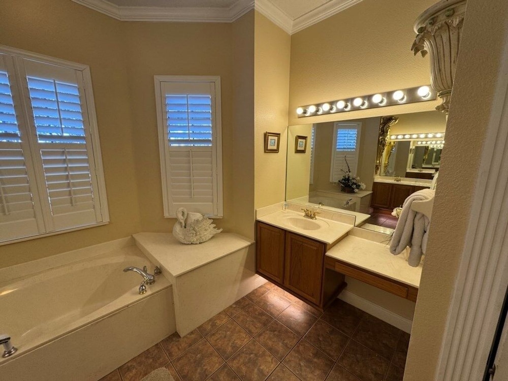 Southern Comfort 8 Bedroom Home