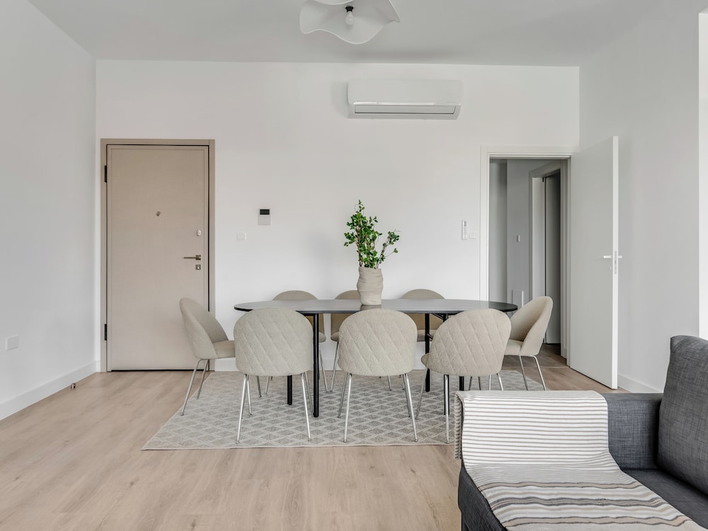 Sanders Crystal 2 Limassol