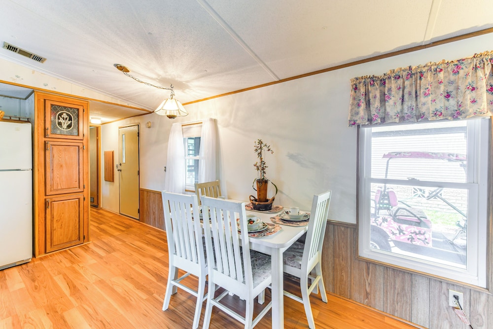 2 Mi to Ellenton Outlets: Home w/ Community Perks!