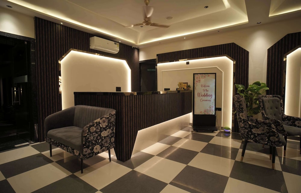 Lobby & Reception