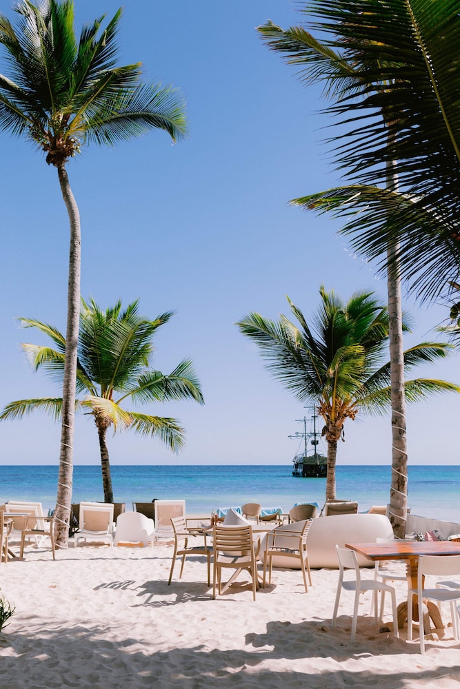 Luxury 3 Bedroom Apartment at the Beach