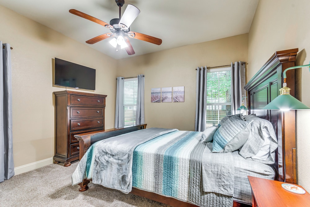 Spacious Yard! Navarre Home in Quiet Neighborhood