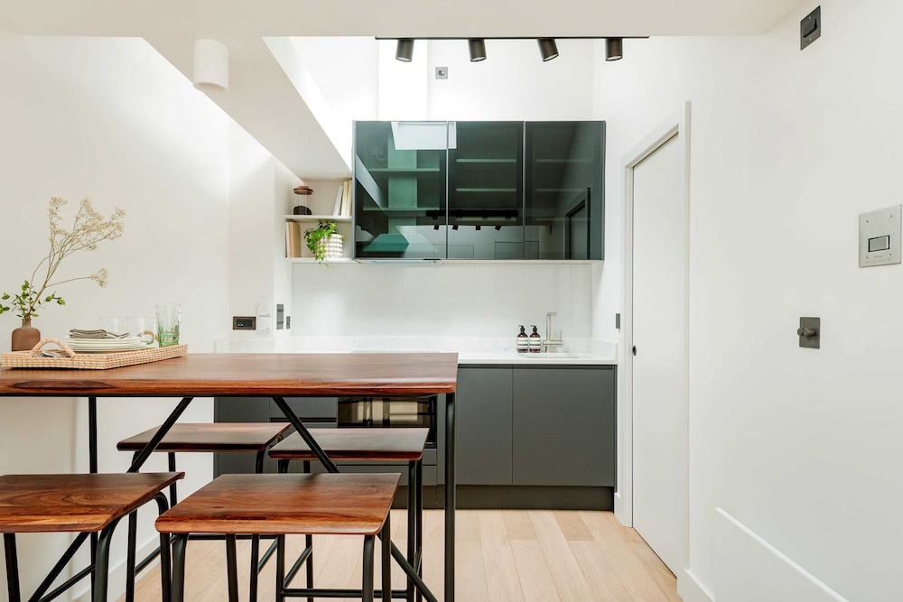 Notting Hill Gate Residence VI view 5