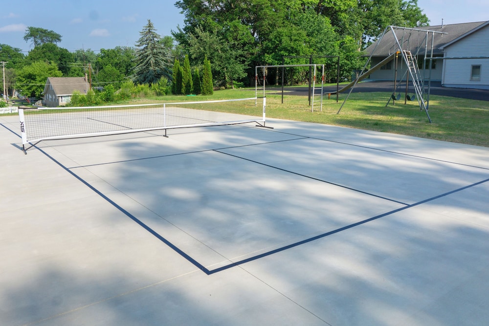 Lake Mary View: Pickleball Paradise Penthouse Unit