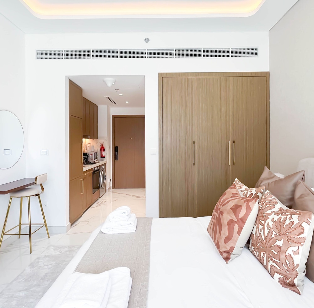 Serenity Studio Pool Access & Balcony at Riviera