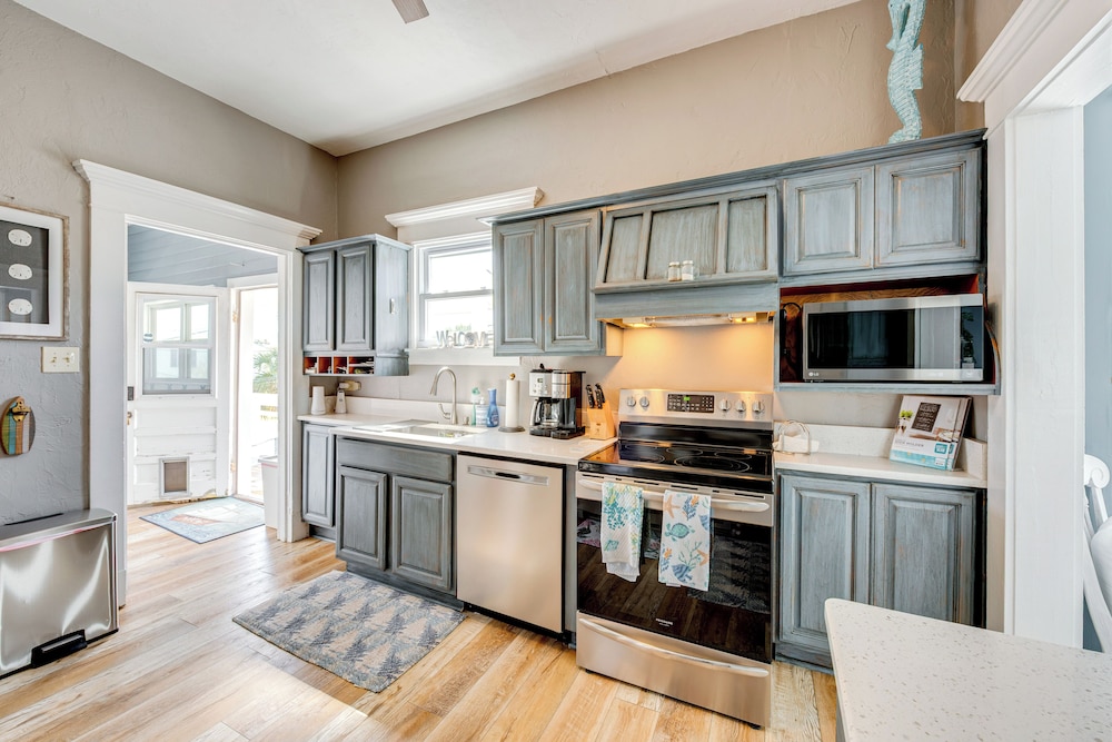 Fish & Kayak: Home Near Shell Point Beach!