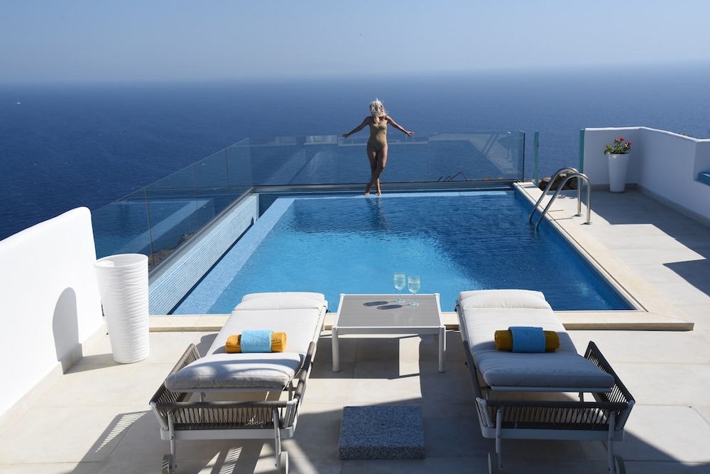 65 Stairs to Heaven Private Pool