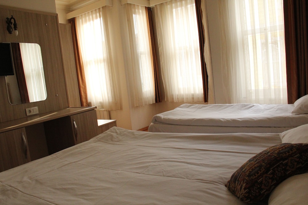 Jasmine Daire - Image 17