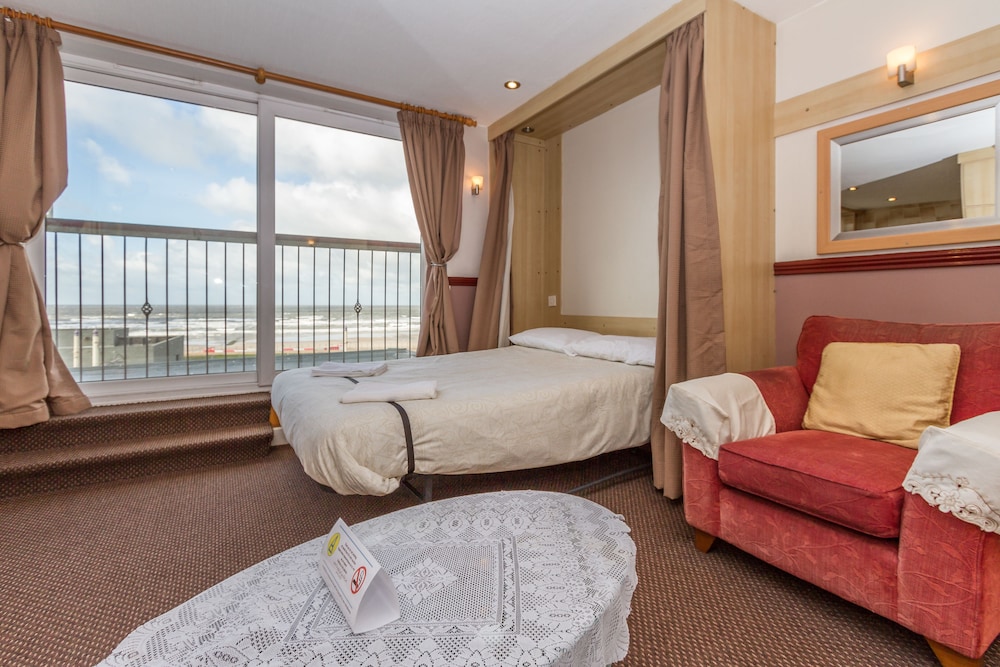 Lynton Apartments